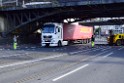 LKW blieb unter Bruecke haengen Koeln Deutz Opladenerstr Deutz Muelheimerstr P081